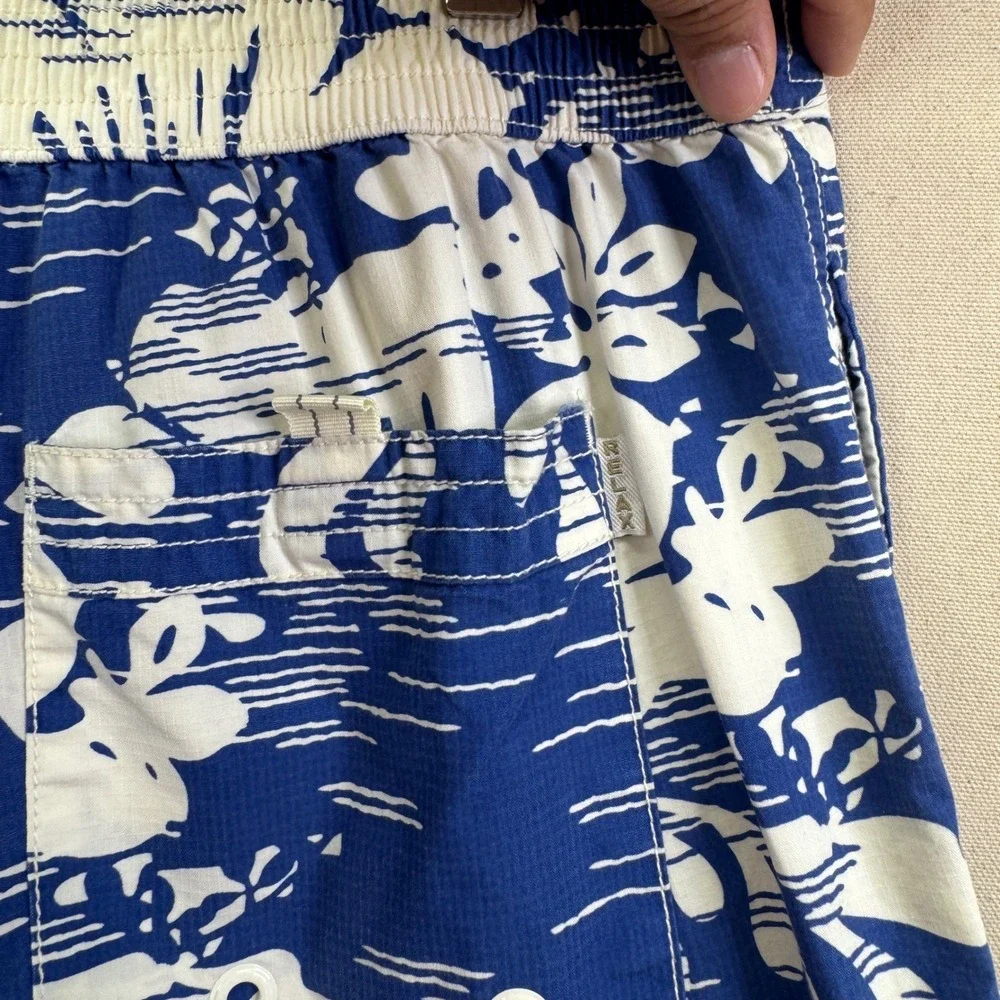 Tommy Bahama Relax Board Shorts Large Blue White Floral Tropical Beachy Surf